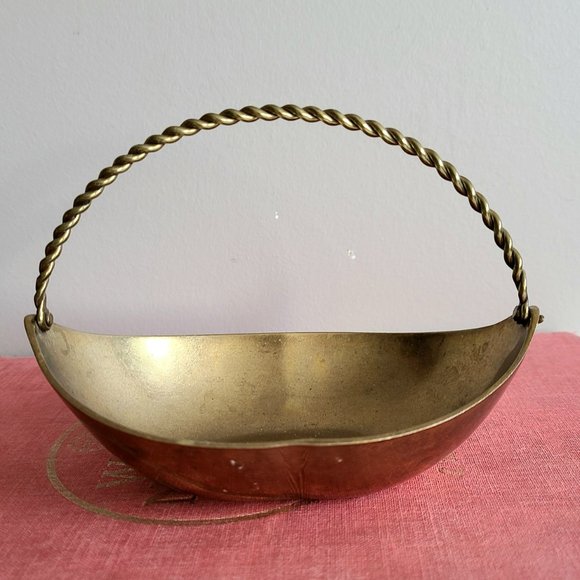 Vintage brass trinket dish basket shape. - Picture 5 of 6